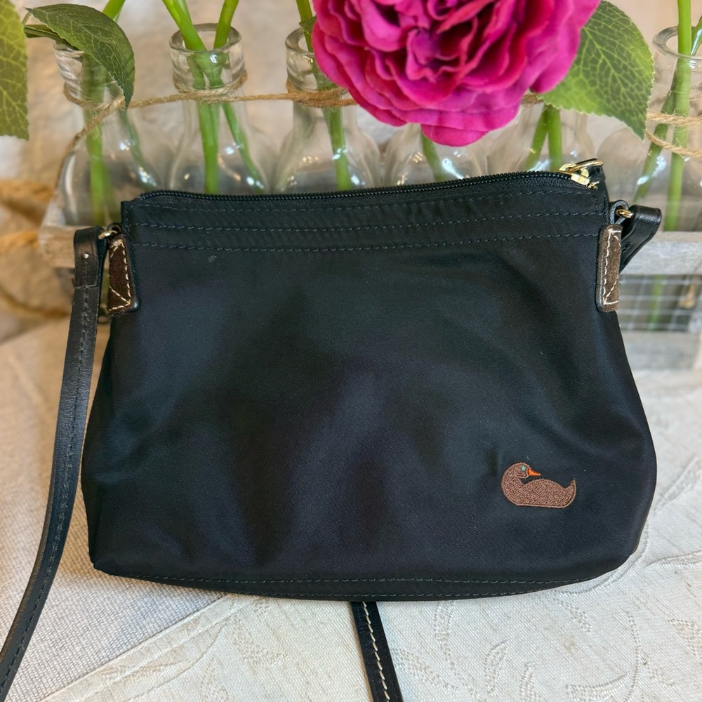 Dooney & Bourke Black Nylon Crossbody Bag Duck Logo‎ Hot Pink Lining Travel Y2K
